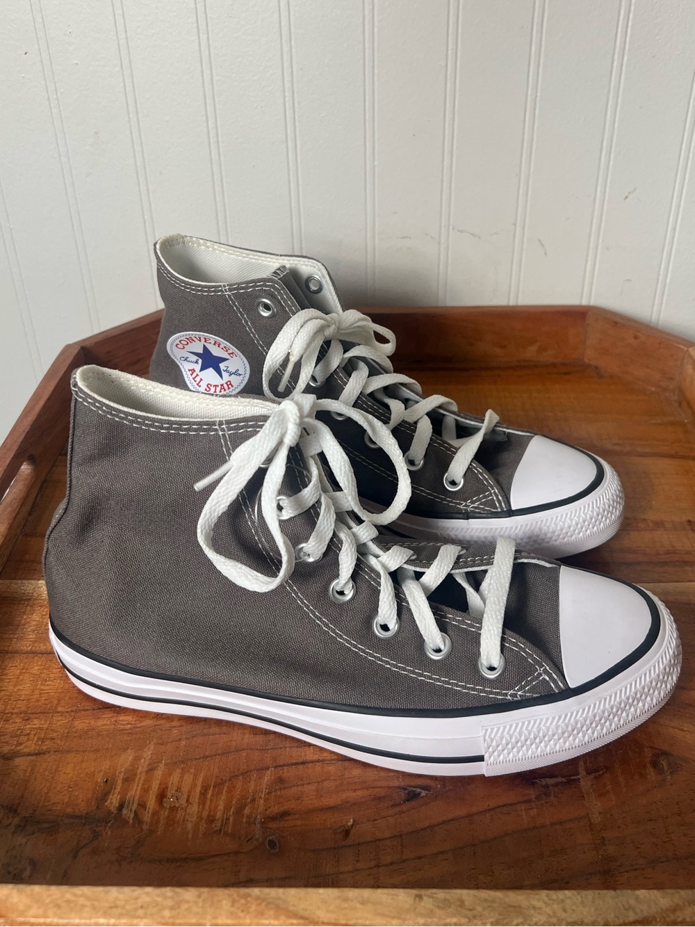 Womens Converse Chuck Taylor high top Sz 8